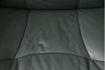 中古　美品　EKORNES(エコーネス)　本革　高級感ある佇まいが魅力的なストレスレスチェア+オットマンのセット(リクライニングチェア、アームチェア、一人掛けソファ)(R-054615)