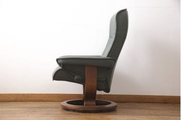 中古　美品　EKORNES(エコーネス)　本革　高級感ある佇まいが魅力的なストレスレスチェア+オットマンのセット(リクライニングチェア、アームチェア、一人掛けソファ)(R-054615)