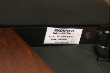 中古　美品　EKORNES(エコーネス)　本革　高級感ある佇まいが魅力的なストレスレスチェア+オットマンのセット(リクライニングチェア、アームチェア、一人掛けソファ)(R-054615)