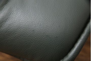 中古　美品　EKORNES(エコーネス)　本革　高級感ある佇まいが魅力的なストレスレスチェア+オットマンのセット(リクライニングチェア、アームチェア、一人掛けソファ)(R-054615)