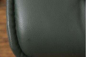 中古　美品　EKORNES(エコーネス)　本革　高級感ある佇まいが魅力的なストレスレスチェア+オットマンのセット(リクライニングチェア、アームチェア、一人掛けソファ)(R-054615)