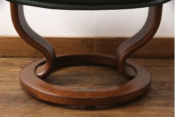 中古　美品　EKORNES(エコーネス)　本革　高級感ある佇まいが魅力的なストレスレスチェア+オットマンのセット(リクライニングチェア、アームチェア、一人掛けソファ)(R-054615)