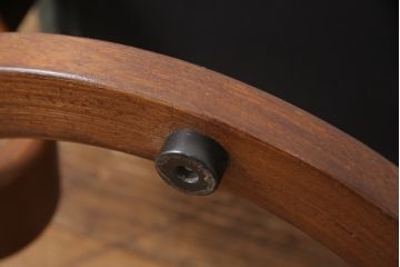 中古　美品　EKORNES(エコーネス)　本革　高級感ある佇まいが魅力的なストレスレスチェア+オットマンのセット(リクライニングチェア、アームチェア、一人掛けソファ)(R-054615)