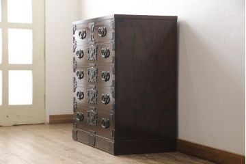 中古　美品　岩谷堂箪笥　凝ったつくりの金具と落ち着いた色合いが美しい収納箪笥(和たんす、引き出し、チェスト)(R-054616)