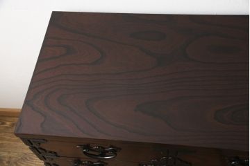 中古　美品　岩谷堂箪笥　凝ったつくりの金具と落ち着いた色合いが美しい収納箪笥(和たんす、引き出し、チェスト)(R-054616)