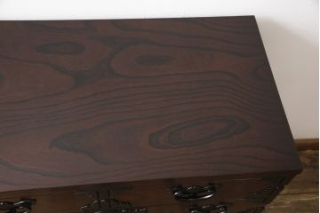 中古　美品　岩谷堂箪笥　凝ったつくりの金具と落ち着いた色合いが美しい収納箪笥(和たんす、引き出し、チェスト)(R-054616)