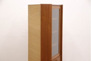 デンマークビンテージ　チーク材　ガラスの模様が個性的でかわいらしいコーナーキャビネット(飾り棚、戸棚、収納棚、ヴィンテージ、北欧)(R-054618)