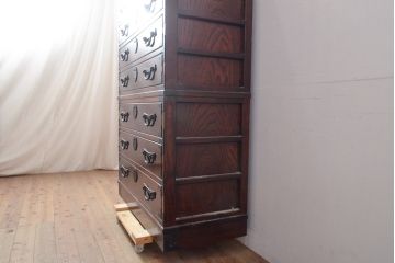 中古　美品　国産民芸箪笥　引き出し9杯　赤みがかった色合いが魅力的な和の趣あふれる重ね箪笥(チェスト、和タンス、衣装箪笥)(R-054625)