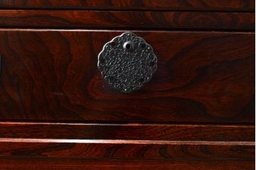 中古　美品　国産民芸箪笥　引き出し9杯　赤みがかった色合いが魅力的な和の趣あふれる重ね箪笥(チェスト、和タンス、衣装箪笥)(R-054625)