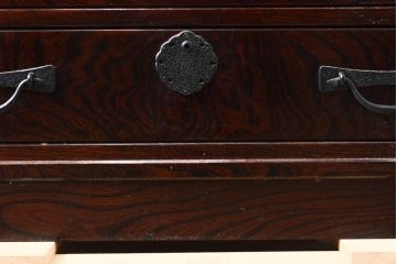 中古　美品　国産民芸箪笥　引き出し9杯　赤みがかった色合いが魅力的な和の趣あふれる重ね箪笥(チェスト、和タンス、衣装箪笥)(R-054625)