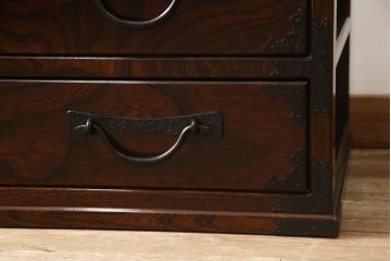 中古　美品　国産民芸箪笥　引き出し6杯　赤みがかった色合いが魅力的な和の趣あふれるサイドチェスト(サイドボード、収納箪笥、衣装箪笥)(R-054626)