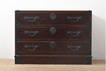 中古　美品　国産民芸箪笥　天板リメイク　赤みがかった色合いが魅力的な和の趣あふれるサイドボード(サイドチェスト、引き出し、収納箪笥、衣装箪笥)(R-054627)