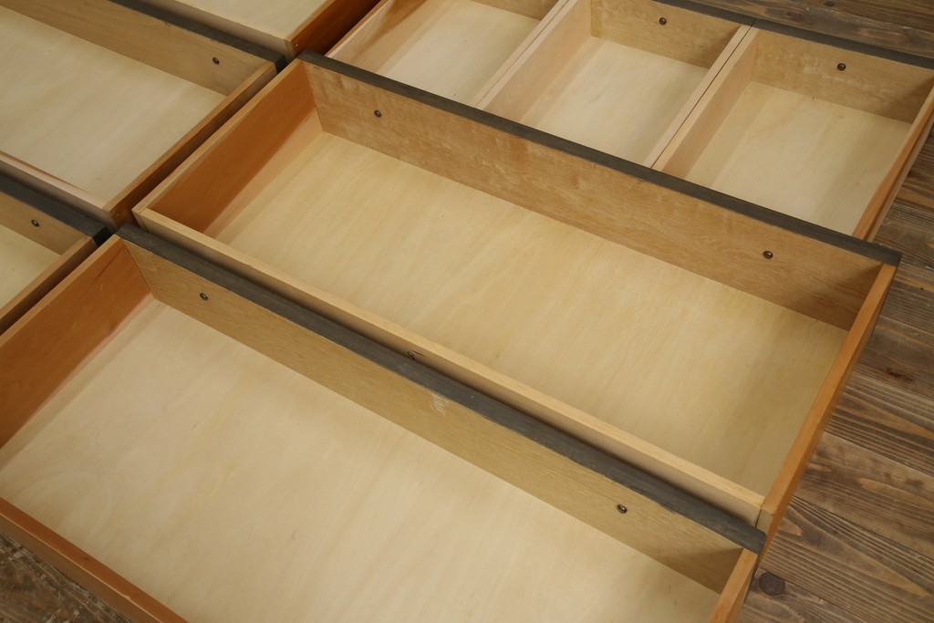 中古　美品　神戸洋家具　永田良介商店　高貴な雰囲気を漂わせる6段チェスト　(R-054628)