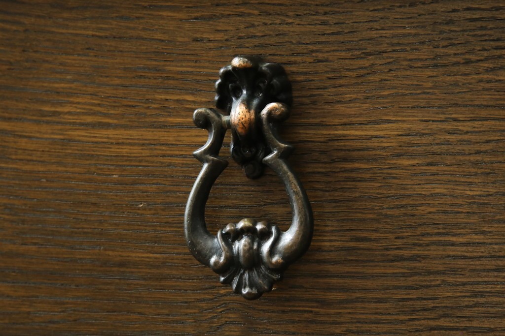 中古　美品　神戸洋家具　永田良介商店　高貴な雰囲気を漂わせる6段チェスト　(R-054628)