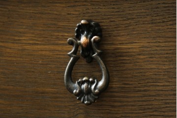 中古　美品　神戸洋家具　永田良介商店　高貴な雰囲気を漂わせる6段チェスト　(R-054628)