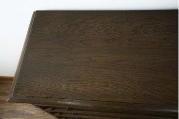 中古　美品　神戸洋家具　永田良介商店　高貴な雰囲気を漂わせる6段チェスト　(R-054628)