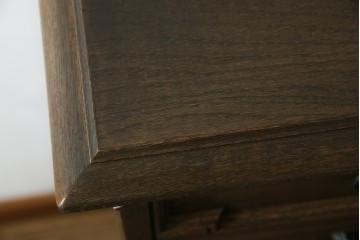 中古　美品　神戸洋家具　永田良介商店　高貴な雰囲気を漂わせる6段チェスト　(R-054628)