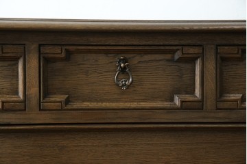 中古　美品　神戸洋家具　永田良介商店　高貴な雰囲気を漂わせる6段チェスト　(R-054628)