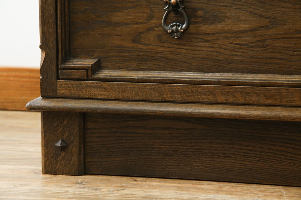 中古　美品　神戸洋家具　永田良介商店　高貴な雰囲気を漂わせる6段チェスト　(R-054628)