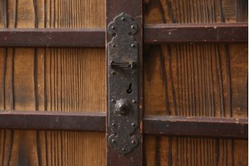 和製アンティーク　ヒノキ材・スギ材　渋みのある佇まいが魅力的な松本帳場箪笥(和たんす、引き出し、収納棚、戸棚)(R-054638)