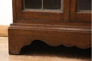 イギリスアンティーク　オーク材　シンプルなステンドグラス入りのシックなブックケース(本棚、本箱、収納棚、キャビネット、飾り棚)(R-054640)