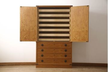 中古　美品　屋久杉　品のある佇まいが上質な和の空間にピッタリな着物箪笥(和たんす、衣装タンス、衣装盆、引き出し)(R-054643)