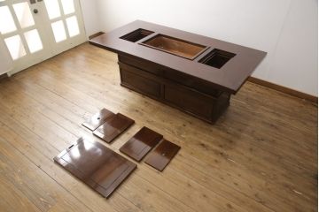 中古　鉄刀木(タガヤサン)　収納力も抜群!上質な和の空間におすすめの囲炉裏テーブルセット(火鉢、4人掛けダイニングテーブル)(R-054644)