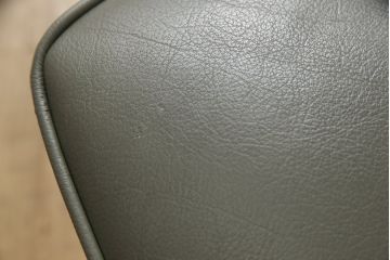 中古　maruni(マルニ木工)　地中海ロイヤルシリーズ　シャルル　本革(レザー)　シックな色合いが魅力のキャスター付きパーティチェア(定価約25万円)(椅子、1人掛けソファ)(R-054646)