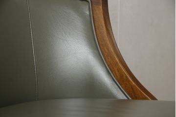 中古　maruni(マルニ木工)　地中海ロイヤルシリーズ　シャルル　本革(レザー)　シックな色合いが魅力のキャスター付きパーティチェア(定価約25万円)(椅子、1人掛けソファ)(R-054647)