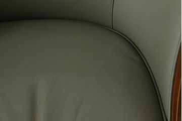 中古　maruni(マルニ木工)　地中海ロイヤルシリーズ　シャルル　本革(レザー)　シックな色合いが魅力のキャスター付きパーティチェア(定価約25万円)(椅子、1人掛けソファ)(R-054648)