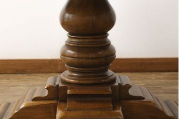 中古　高級輸入家具　オーク材　アンティーク彫　重厚感のある丸テーブル(ラウンドテーブル、ダイニングテーブル)(バロッサバレンティ)(R-054679)
