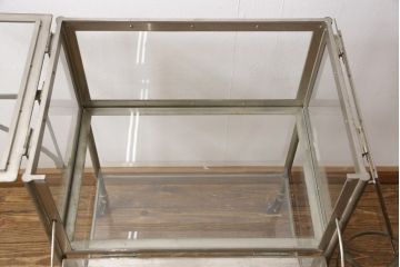 珍品　和製アンティーク　医療用　インダストリアルな雰囲気が漂うアイアンワゴン(キャビネット、ケビント、ガラスケース、トロリー、サイドテーブル)(R-054680)