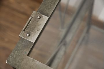 珍品　和製アンティーク　医療用　インダストリアルな雰囲気が漂うアイアンワゴン(キャビネット、ケビント、ガラスケース、トロリー、サイドテーブル)(R-054680)