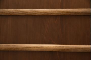 中古　タモ材　異なる木の色味を楽しめる三尺水屋箪笥サイドボード(キャビネット、食器棚、戸棚、収納棚)(R-054686)