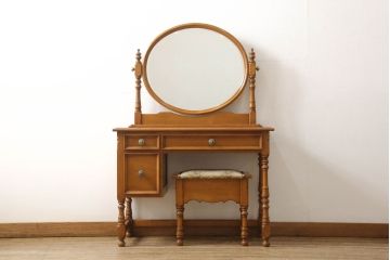 中古　美品　横浜ダニエル(daniel)　温かみのある色合いと上品な佇まいが魅力のドレッサーセット(鏡台、スツール)(R-054688)