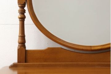 中古　美品　横浜ダニエル(daniel)　温かみのある色合いと上品な佇まいが魅力のドレッサーセット(鏡台、スツール)(R-054688)