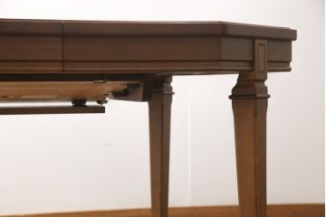 中古　美品　maruni(マルニ)　地中海シリーズ　クラシカルな雰囲気を醸し出すダイニングテーブル(エクステンションテーブル、食卓)(R-054690)