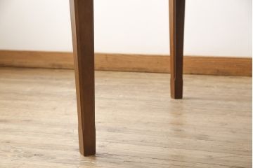 中古　美品　maruni(マルニ)　地中海シリーズ　クラシカルな雰囲気を醸し出すダイニングテーブル(エクステンションテーブル、食卓)(R-054690)