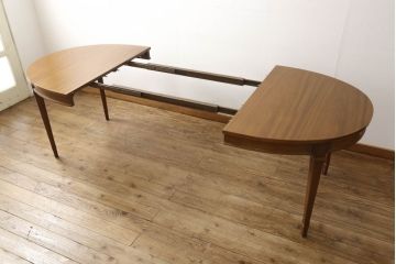 中古　DREXEL HERITAGE(ドレクセルヘリテイジ)　Triune(トライユン)　品のある佇まいがすてきなダイニングテーブル(エクステンションテーブル、4人掛け、6人掛け)(R-054691)