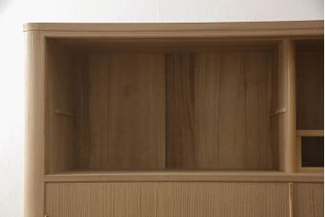 中古　ゴールドの金具と房飾りが上品で可愛らしい雰囲気を醸し出す総桐箪笥(胴丸、総桐たんす、着物箪笥、和箪笥)(R-054702)