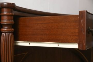 中古　イタリア高級輸入家具　マホガニー材　クラシカルな佇まいが魅力的なサイドボード(コンソールテーブル)(R-054742)