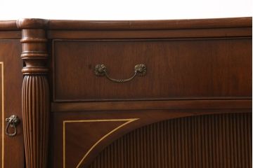 中古　イタリア高級輸入家具　マホガニー材　クラシカルな佇まいが魅力的なサイドボード(コンソールテーブル)(R-054742)