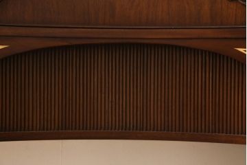 中古　イタリア高級輸入家具　マホガニー材　クラシカルな佇まいが魅力的なサイドボード(コンソールテーブル)(R-054742)