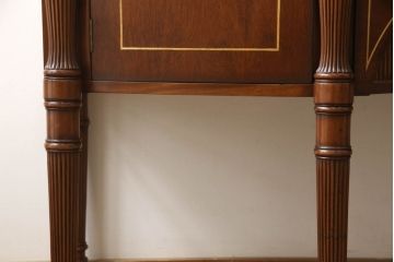 中古　イタリア高級輸入家具　マホガニー材　クラシカルな佇まいが魅力的なサイドボード(コンソールテーブル)(R-054742)