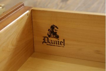 中古　超美品　横浜ダニエル(daniel)　温かみある風合いが魅力的なチェスト(引き出し、洋服タンス)(R-054743)