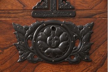 中古　岩谷堂箪笥　重厚感のあるつくりで存在感バッチリな収納箪笥(引き出し、衣装箪笥、チェスト)(R-054744)