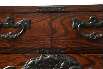 中古　脚付きのデザインがユニークで面白い岩谷堂箪笥(小タンス、引き出し、小物収納)(R-054745)