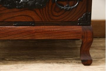 中古　脚付きのデザインがユニークで面白い岩谷堂箪笥(小タンス、引き出し、小物収納)(R-054745)