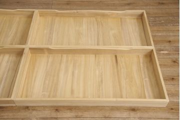 中古　横浜ダニエル(daniel)　脚付きリメイク　クラシカルな佇まいが目を引くサイドボード(着物タンス、和服たんす、和箪笥、ローボード、テレビ台)(R-054746)