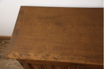 中古　横浜ダニエル(daniel)　脚付きリメイク　クラシカルな佇まいが目を引くサイドボード(着物タンス、和服たんす、和箪笥、ローボード、テレビ台)(R-054746)